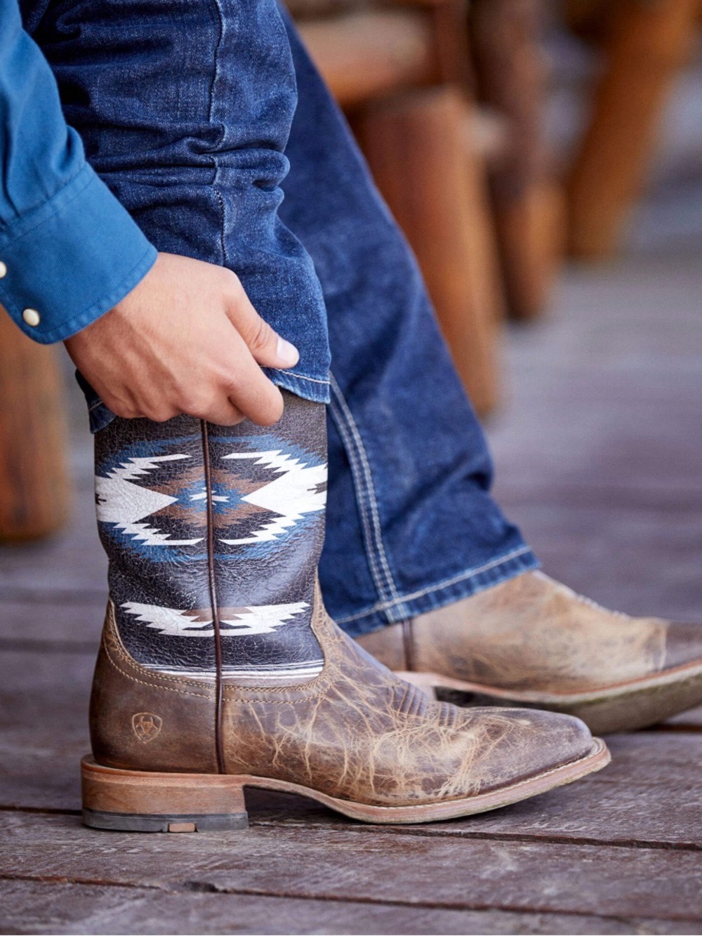 ARIAT men's frontier chimayo western boot in tan/chocolate